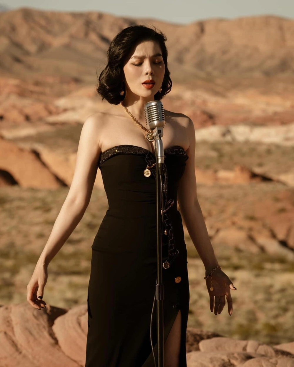 Visual mạnh mẽ giữa câu chuyện chồng cũ Lệ Quyên