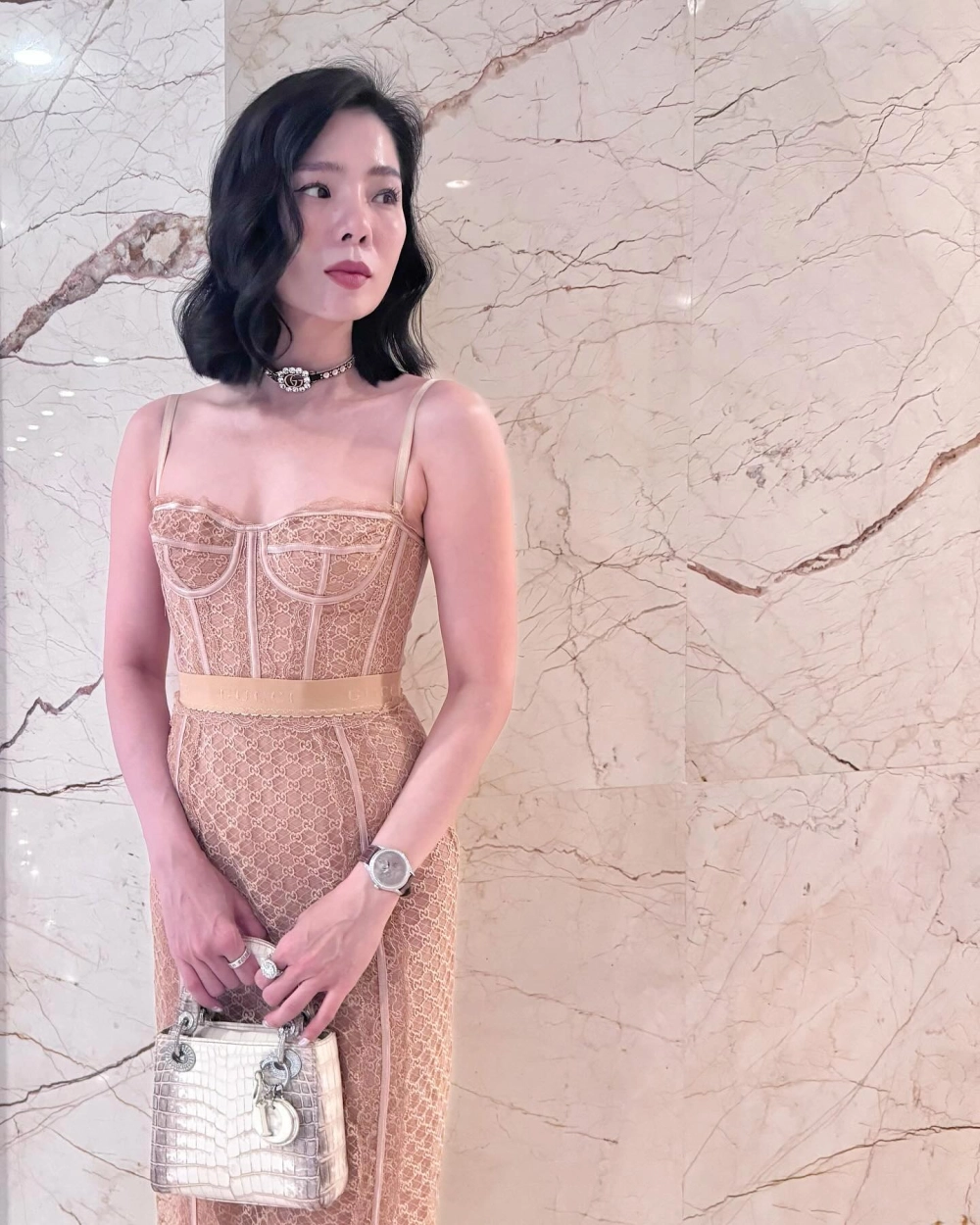 Sân khấu bùng nổ đầy cảm xúc trong Lệ Quyên live