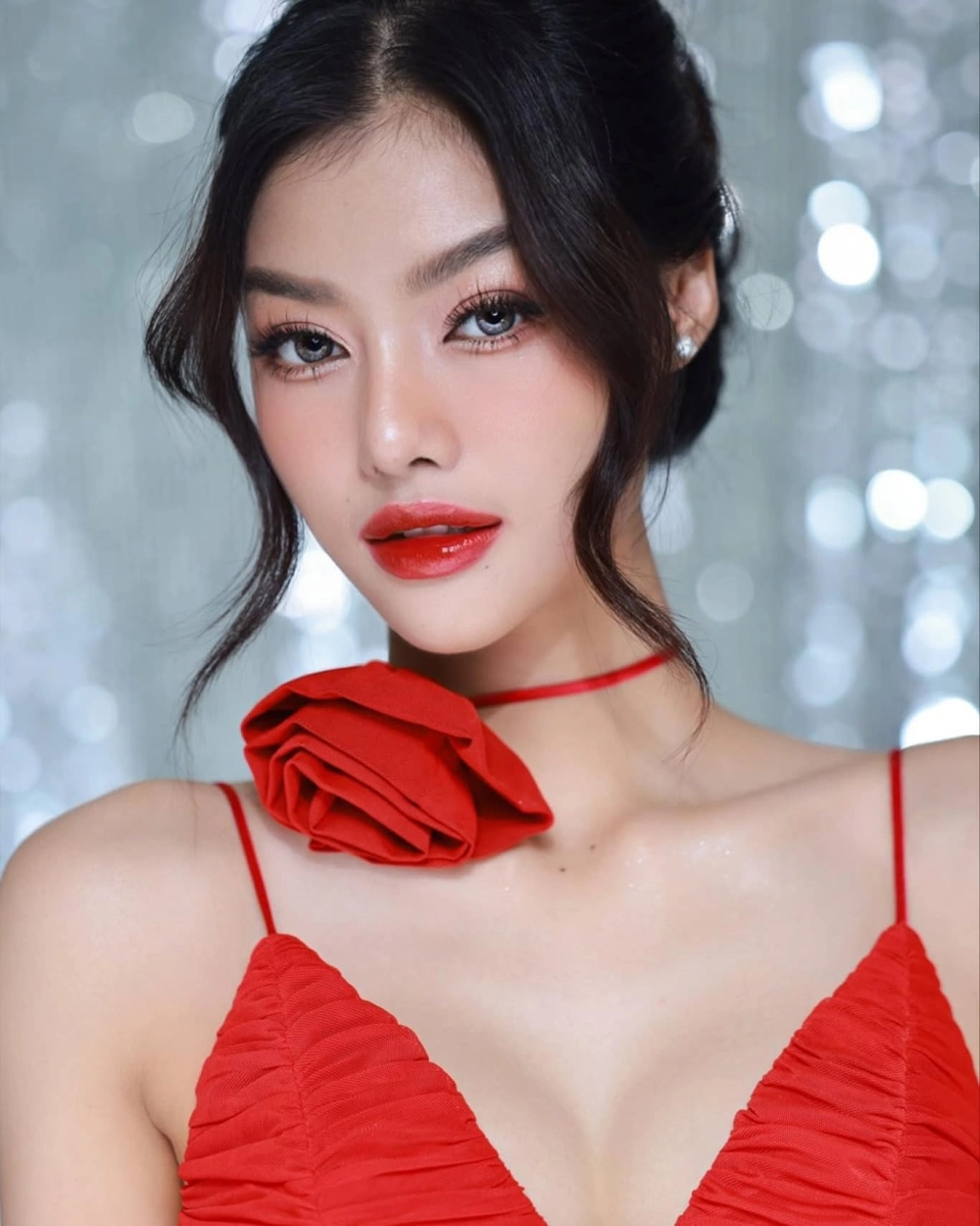 Khoảnh khắc khiến netizen hỏi Lona Kiều Loan sinh năm bao nhiêu