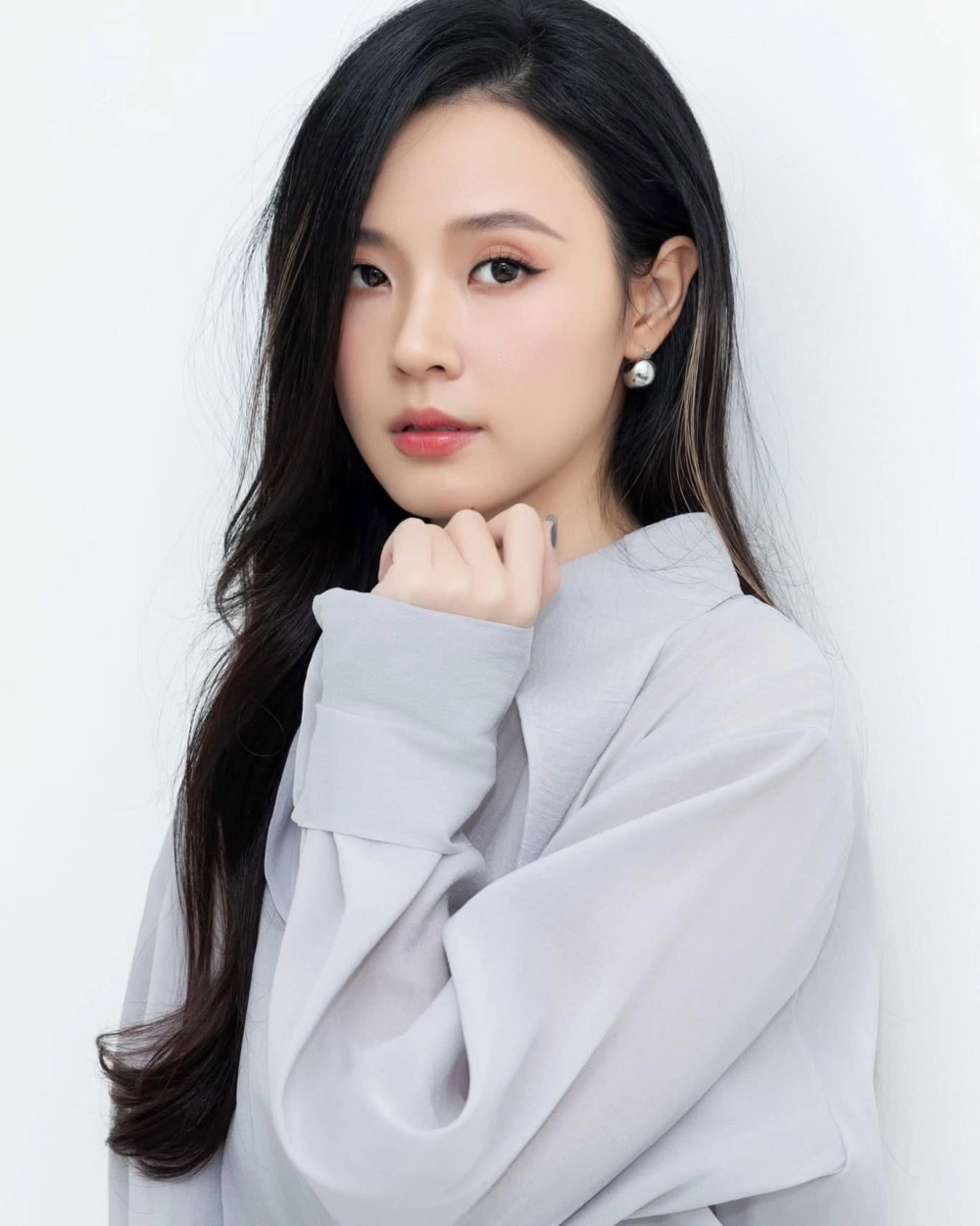 Bộ ảnh phong cách mới nhất từ Midu 2023