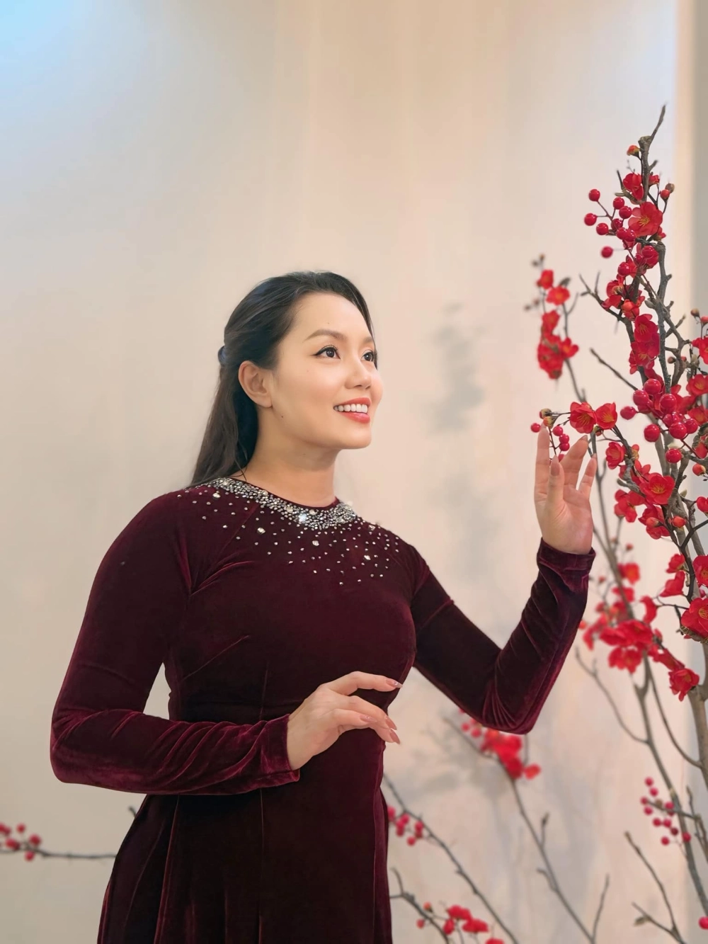 Hình ảnh sâu lắng khi lên sân khấu của ca sĩ Nguyễn Ngọc Anh