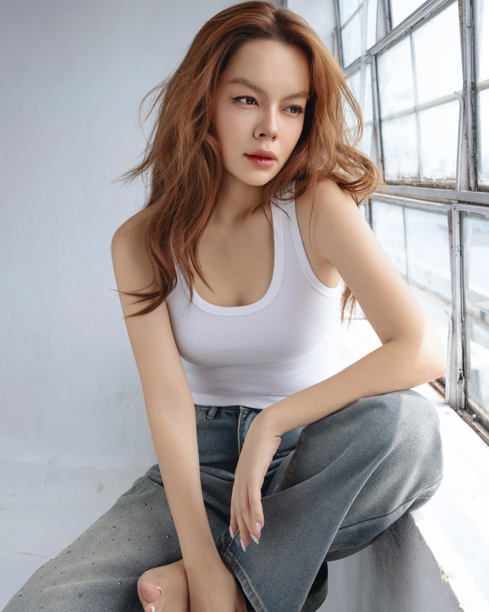 Ảnh tĩnh lặng nhưng đầy cảm xúc từ Phạm Quỳnh Anh bài hát