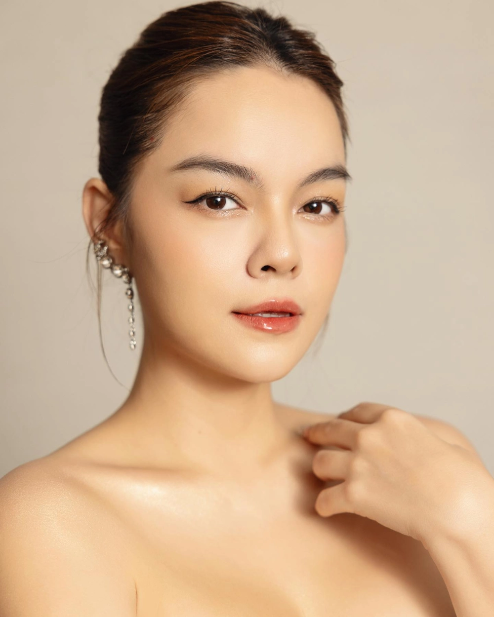 Visual dịu dàng của ca sĩ Phạm Quỳnh Anh qua năm tháng