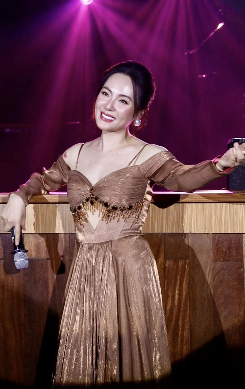 Visual gương mặt tổn thương giữa ồn ào Phương Linh bị đánh ghen