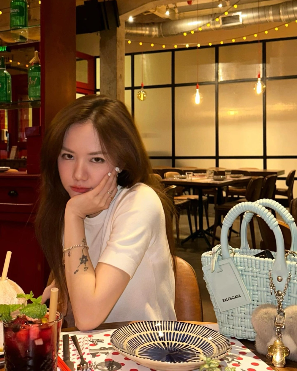 Ảnh năng động từ MV viral lời bài hát Phương Ly thichthich