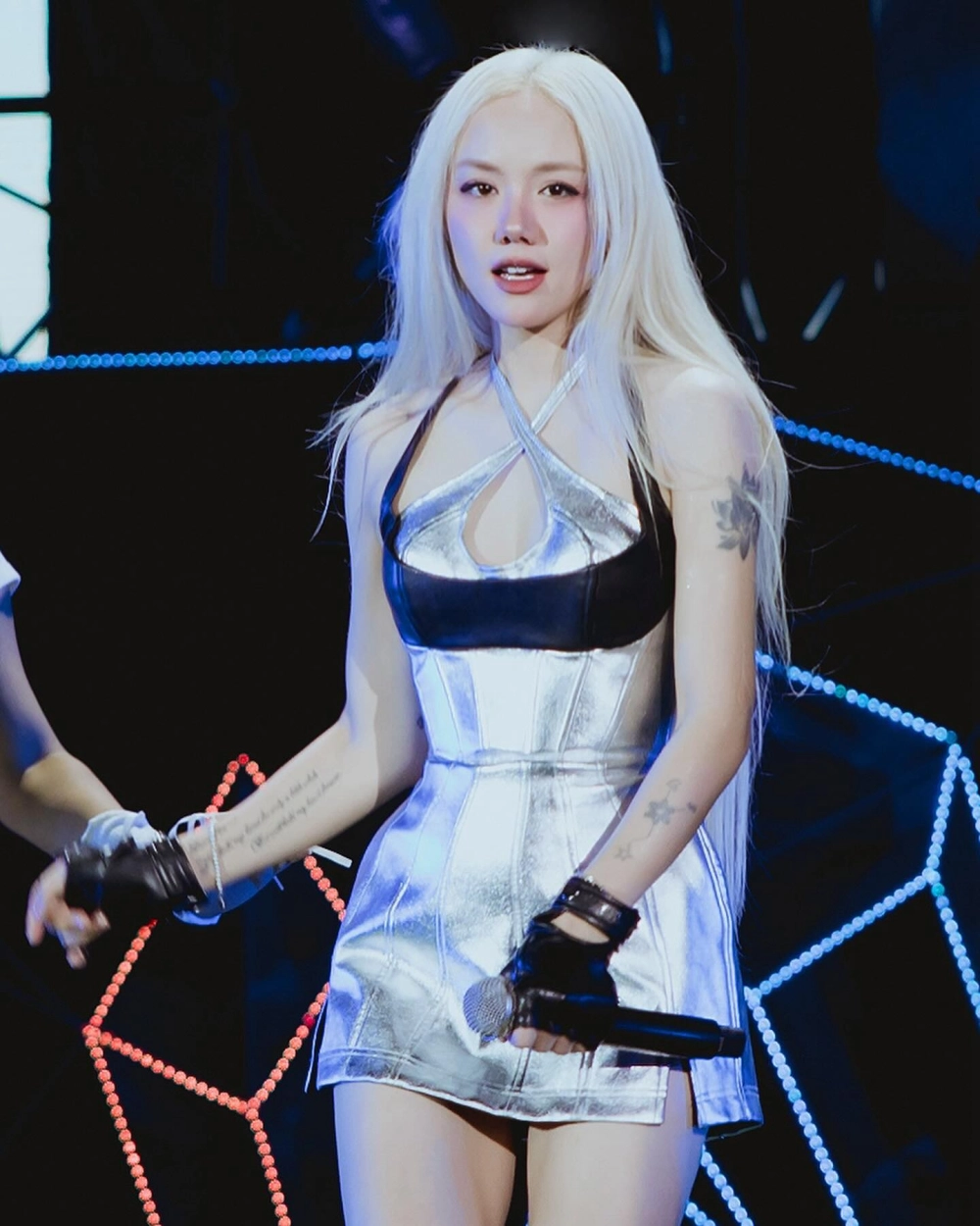 Hình ảnh nghệ thuật trong MV Phương Ly biệt remix