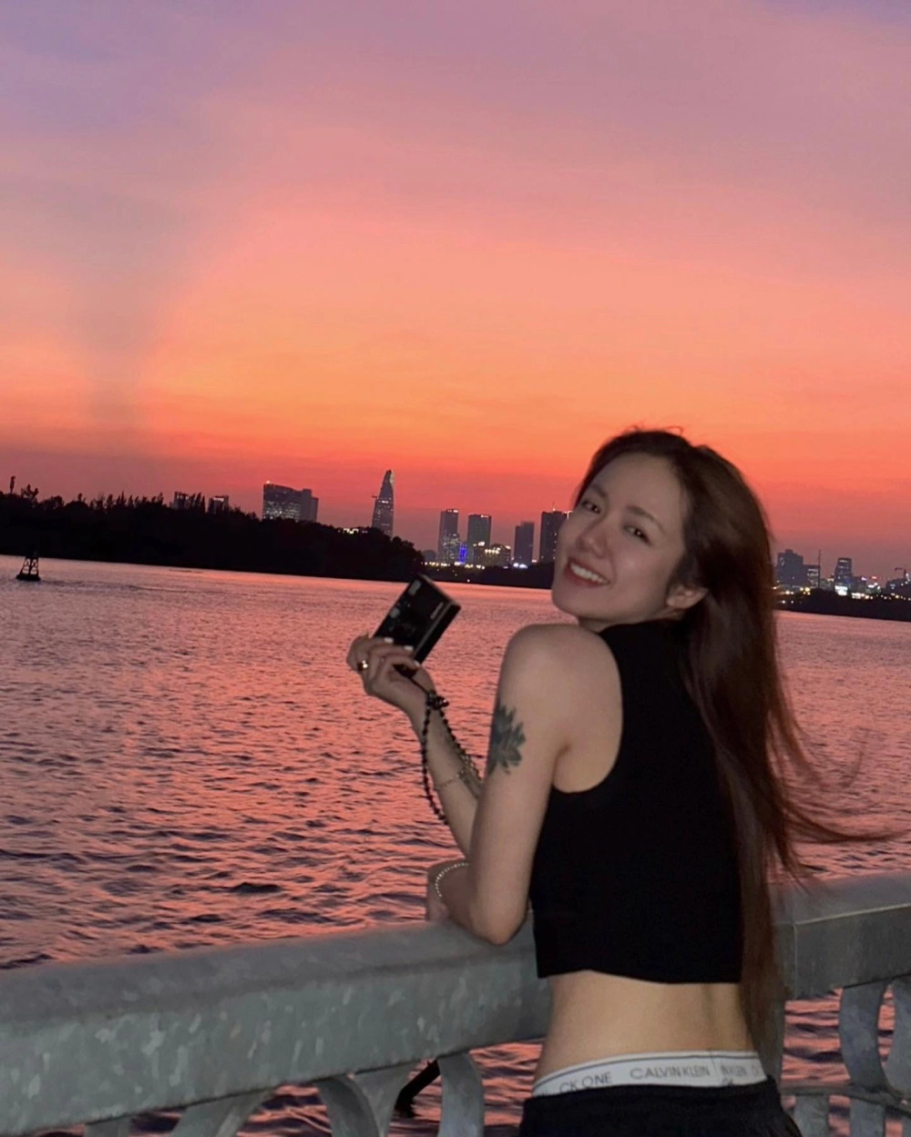 Visual trẻ trung khiến nhiều người hỏi Phương Ly sinh năm