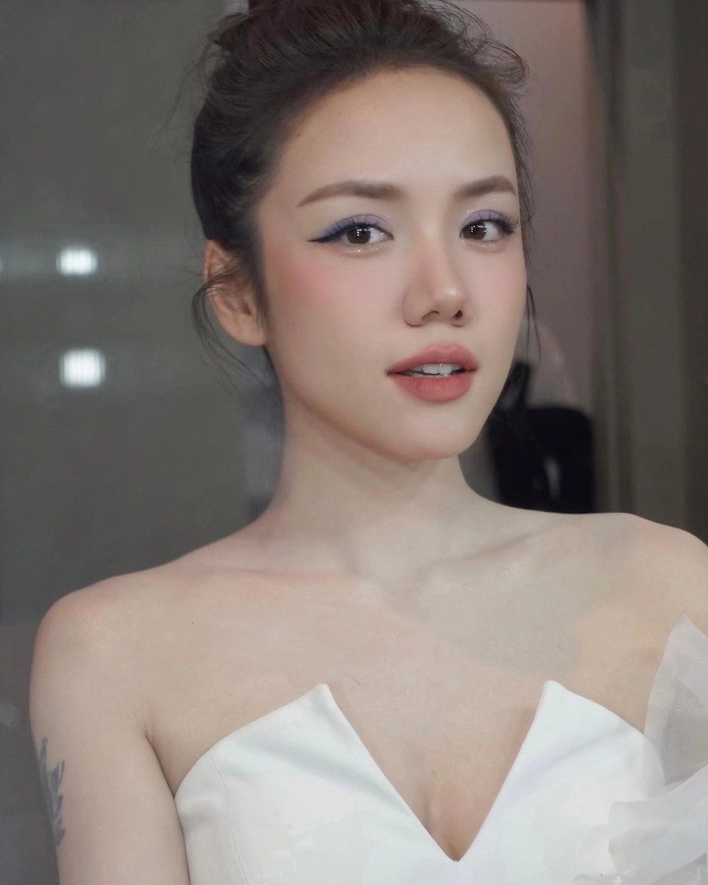 Khung cảnh cảm xúc thể hiện rõ qua Phương Ly biệt karaoke