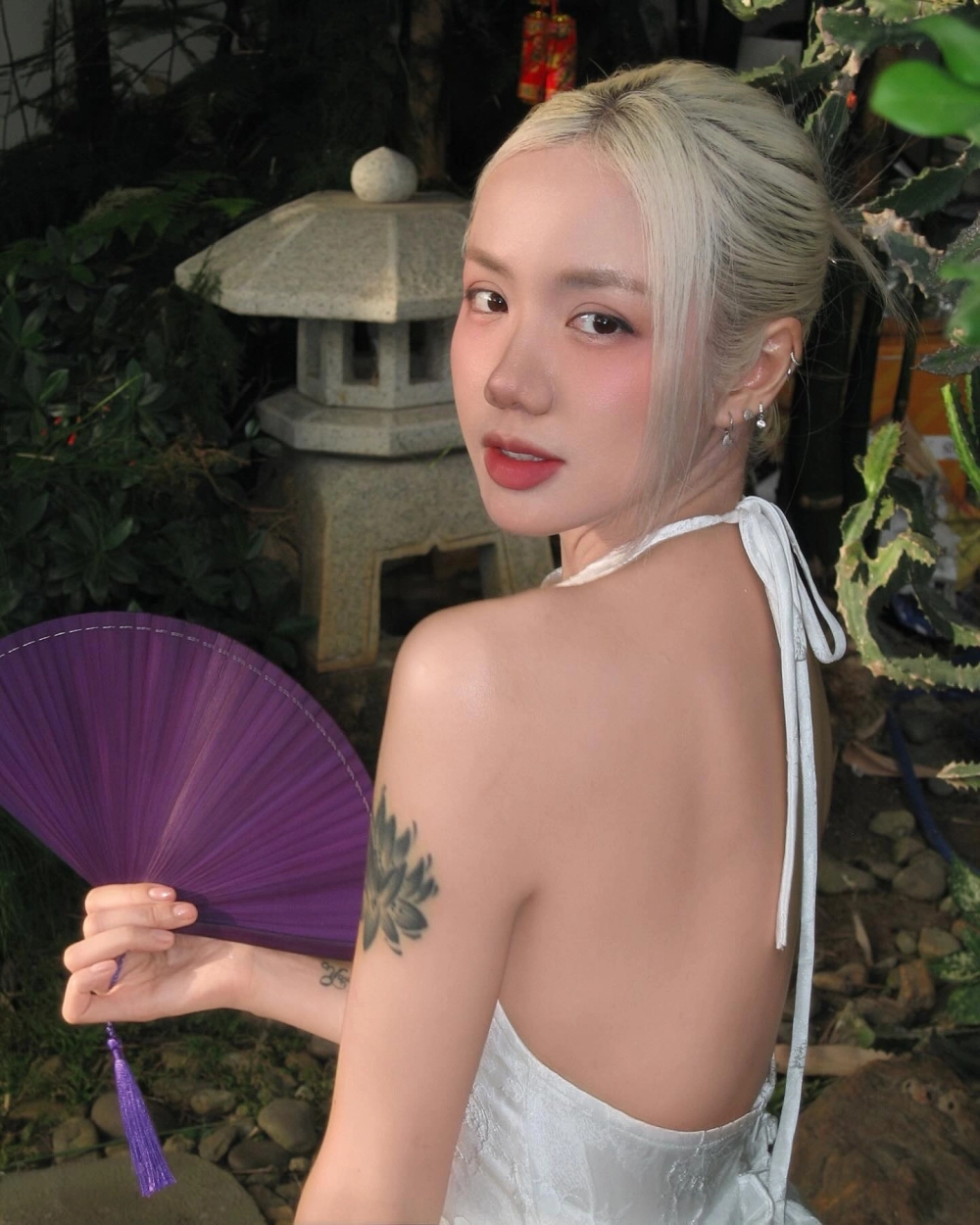 Phong cách nhẹ nhàng tôn dáng Phương Ly chiều cao