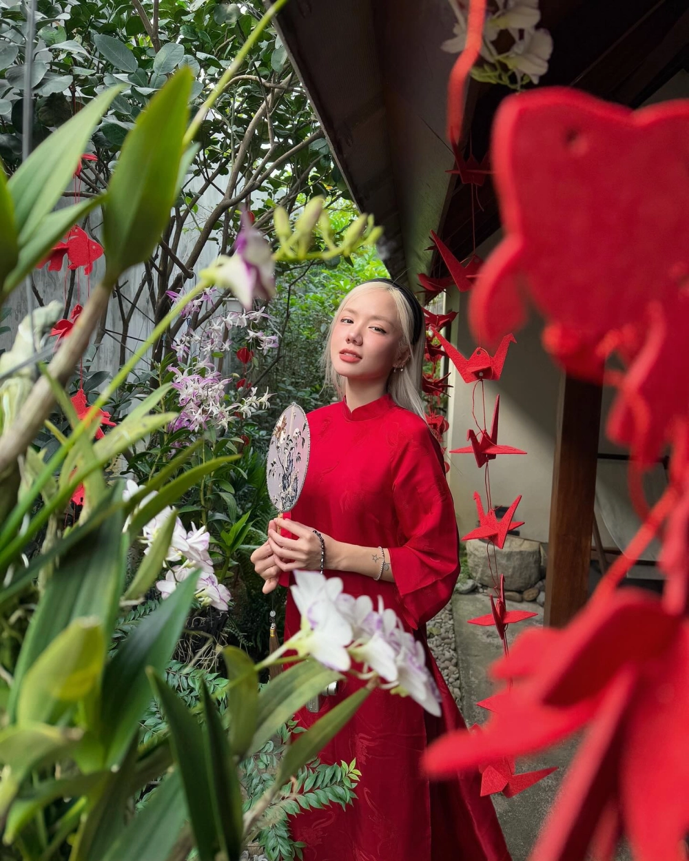 Ảnh đời thường giúp giải đáp Phương Ly là ai