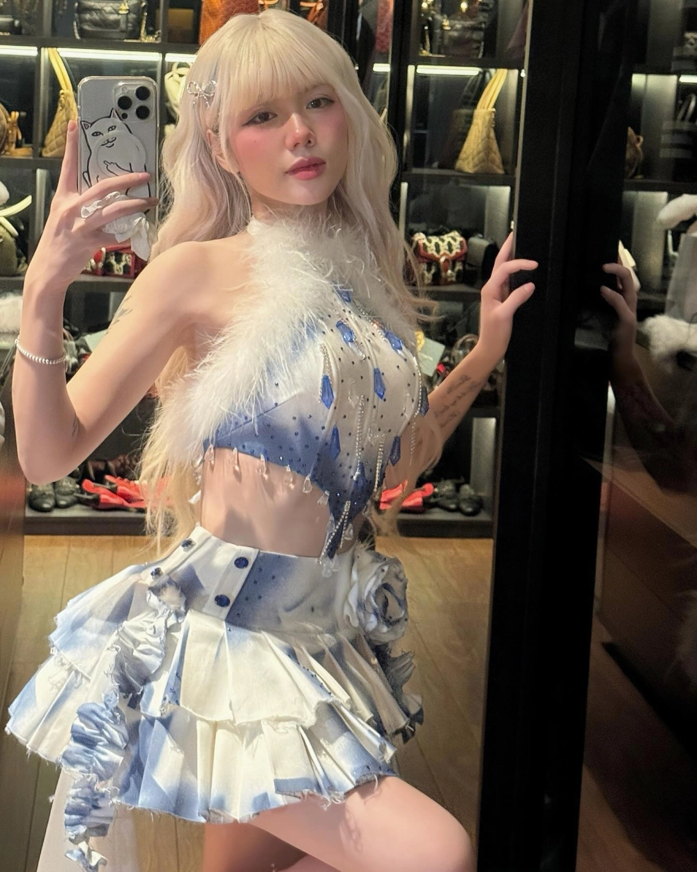 Tạo hình đáng yêu gắn liền với hit Phương Ly thích thích