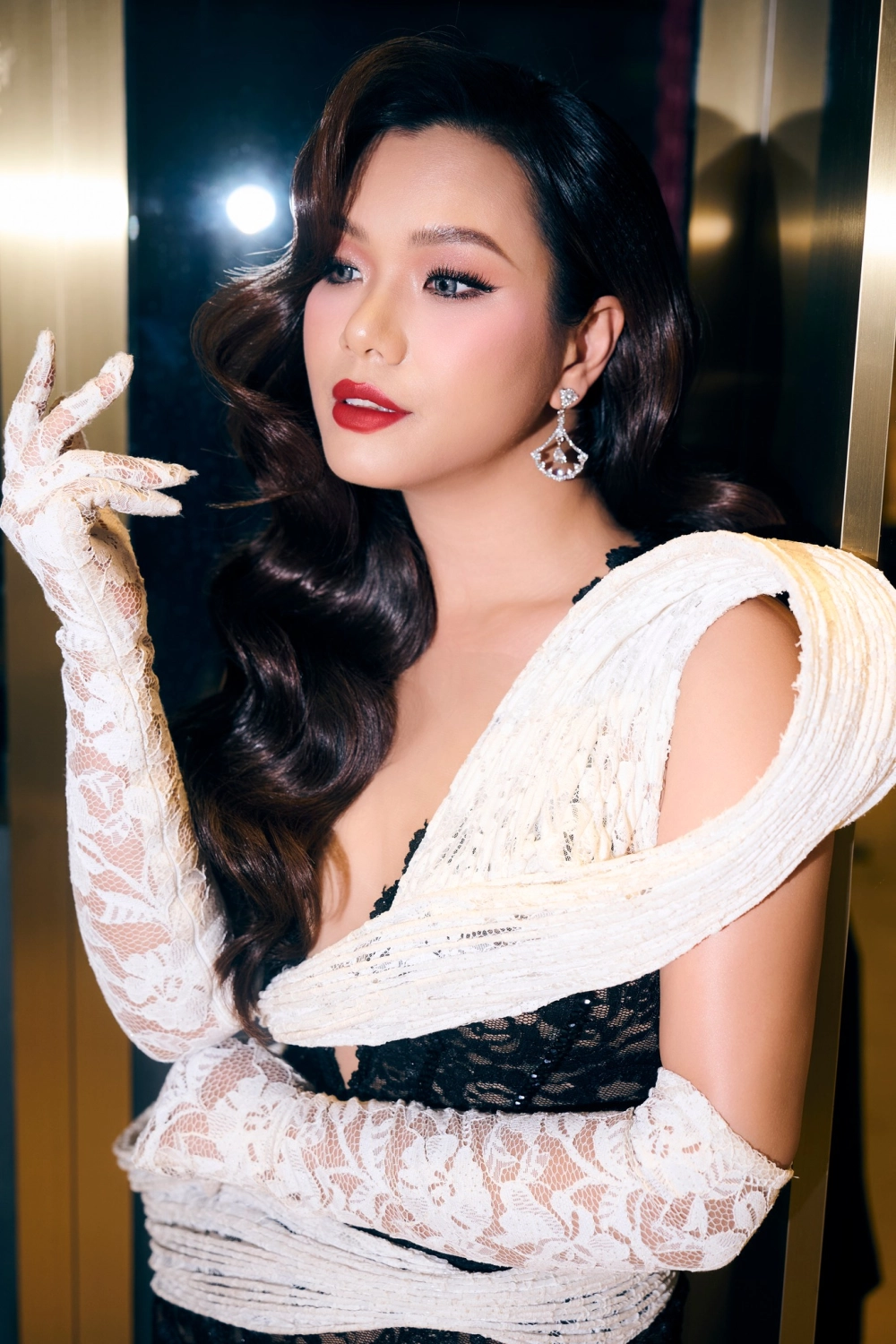 Ảnh phong cách thanh lịch minh họa cho câu hỏi sinh năm bao nhiêu