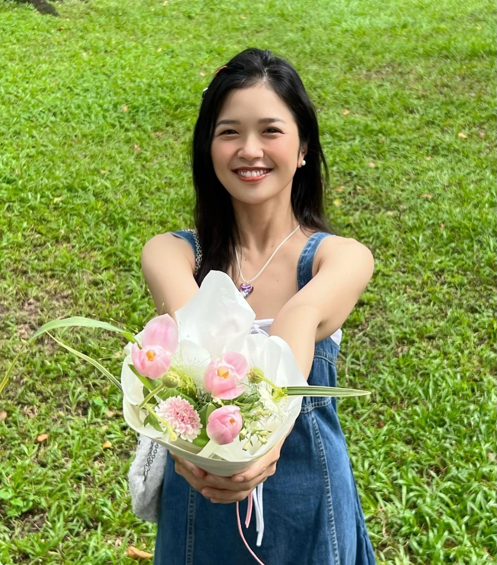 Ảnh toàn thân đẹp mắt hé lộ Suni Hạ Linh chiều cao