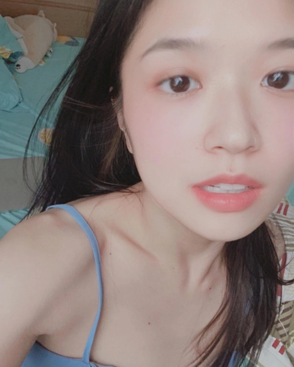 Ánh mắt ấm áp trong MV Suni Hạ Linh không sao mà em đây rồi