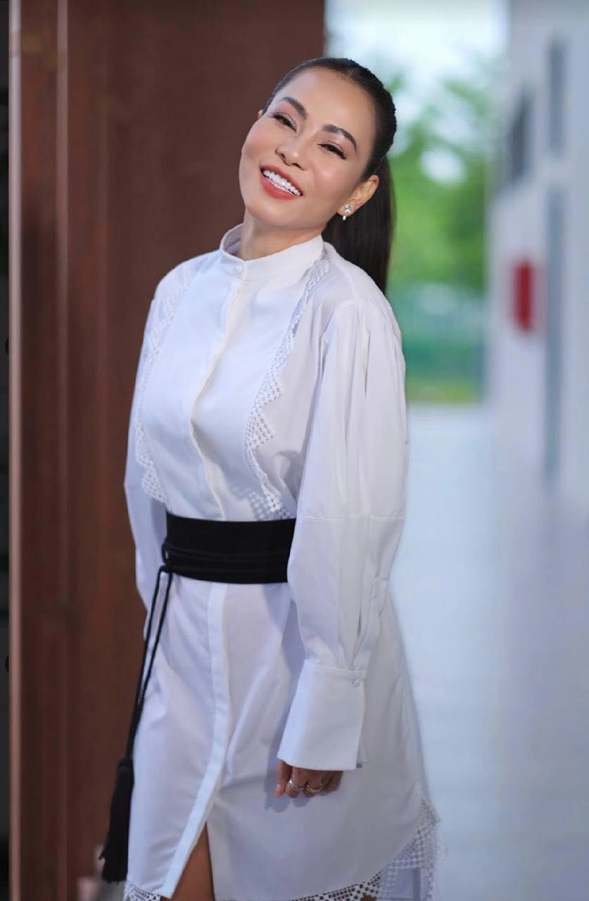 Sân khấu lung linh cùng karaoke Nhớ Anh Thu Minh