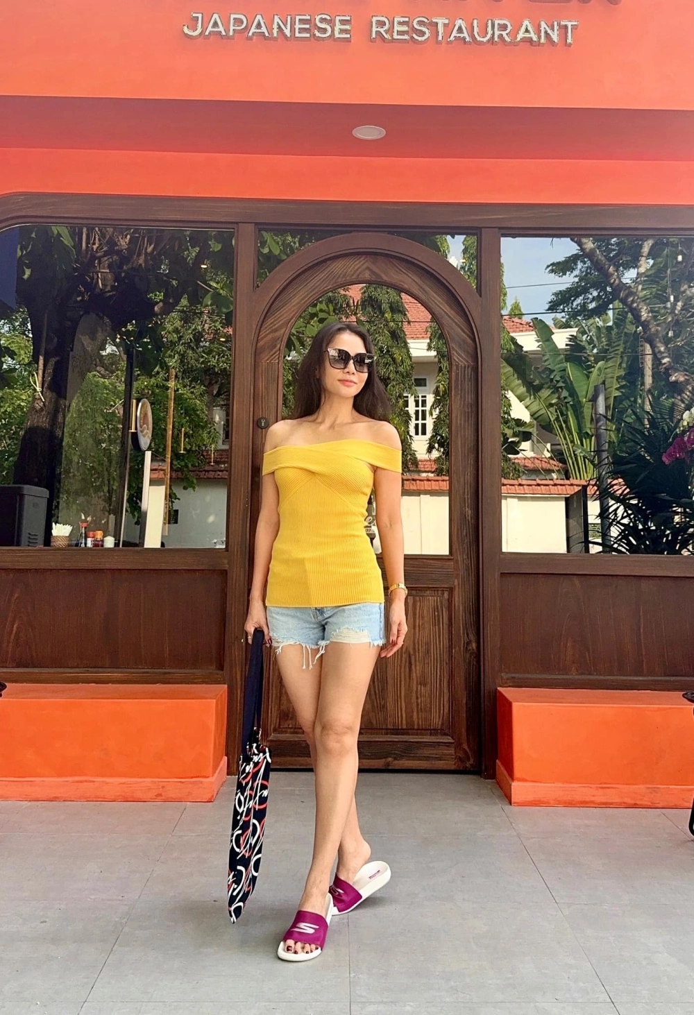 Khung hình cảm xúc gắn liền với MV Goodbye Thu Minh