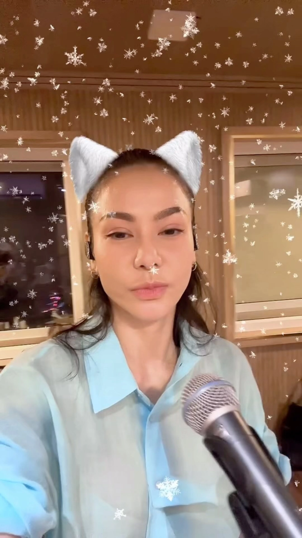 Góc ảnh nhẹ nhàng theo giai điệu bóng mây qua thềm Thu Minh