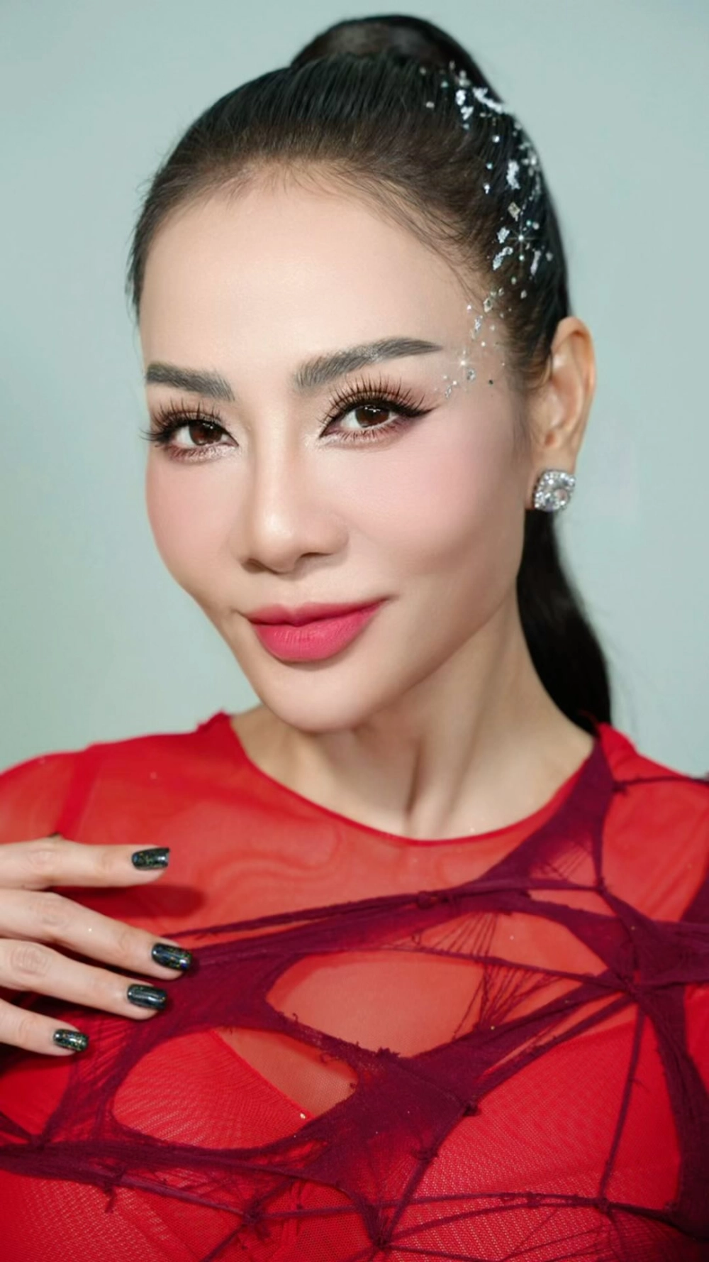 Ảnh cuốn hút trong ca khúc nổi tiếng Đường Cong Thu Minh