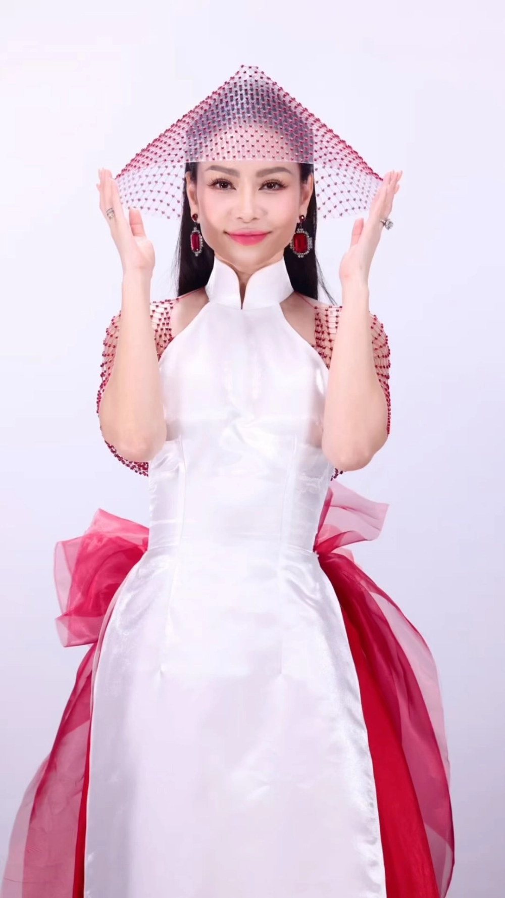 Phong cách quyến rũ gắn liền với ca khúc Đường Cong Thu Minh