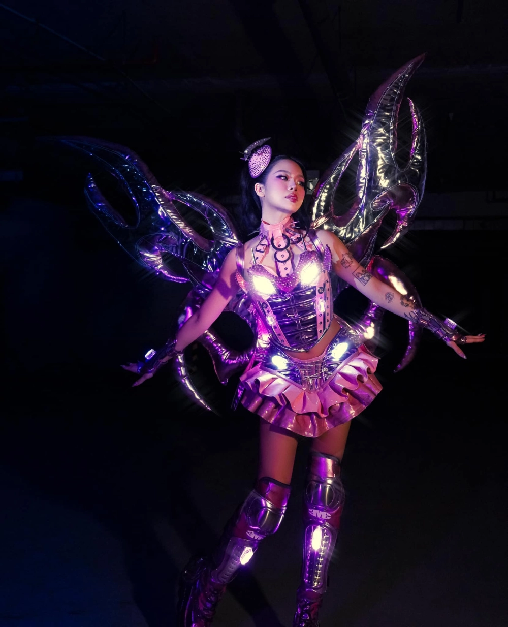 Ảnh mang vibe tự do phá cách từ Tlinh phóng zìn zìn