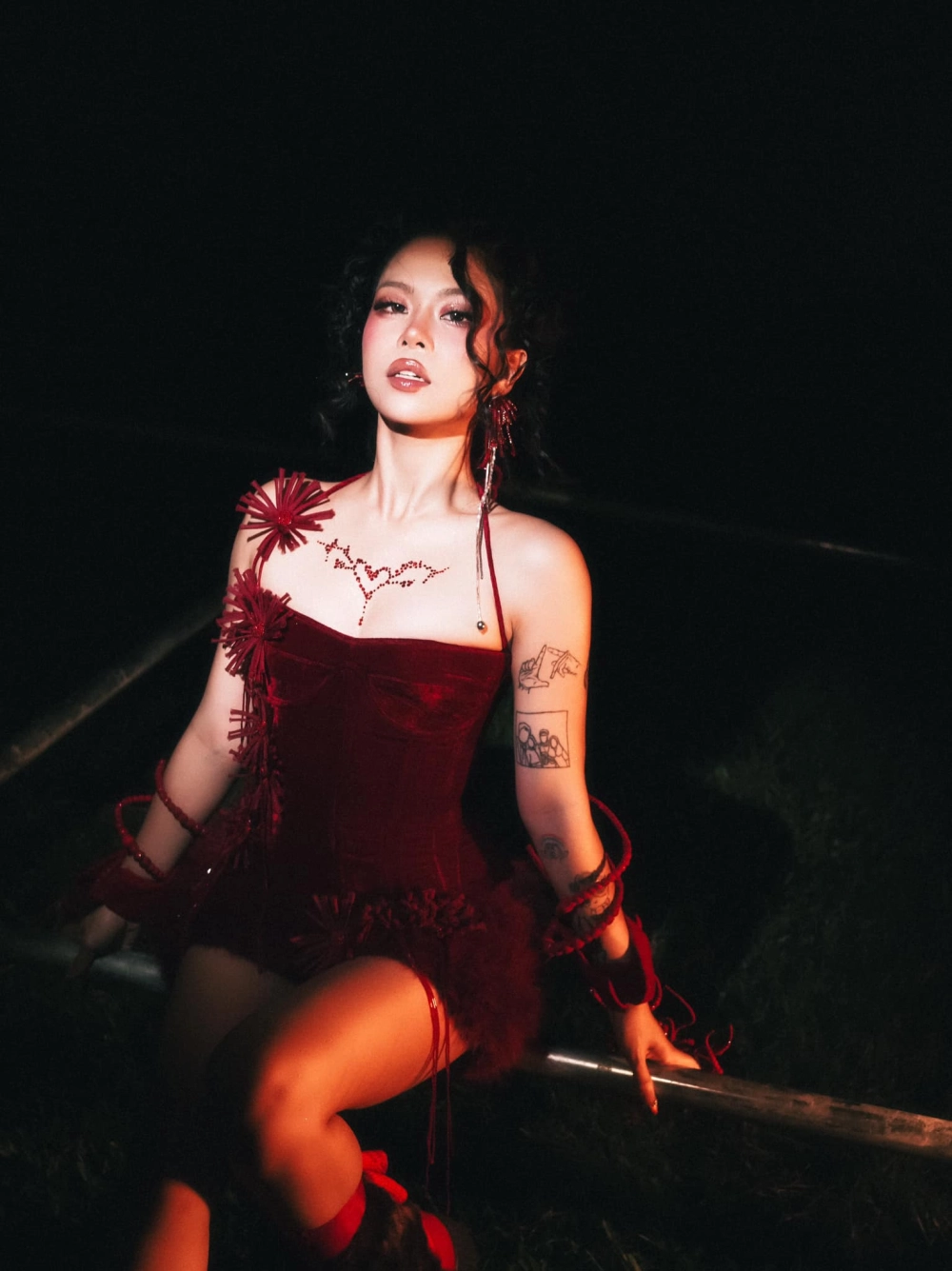 Ảnh chất ngầu từ màn kết hợp Hop On Da Show Tlinh x Low G