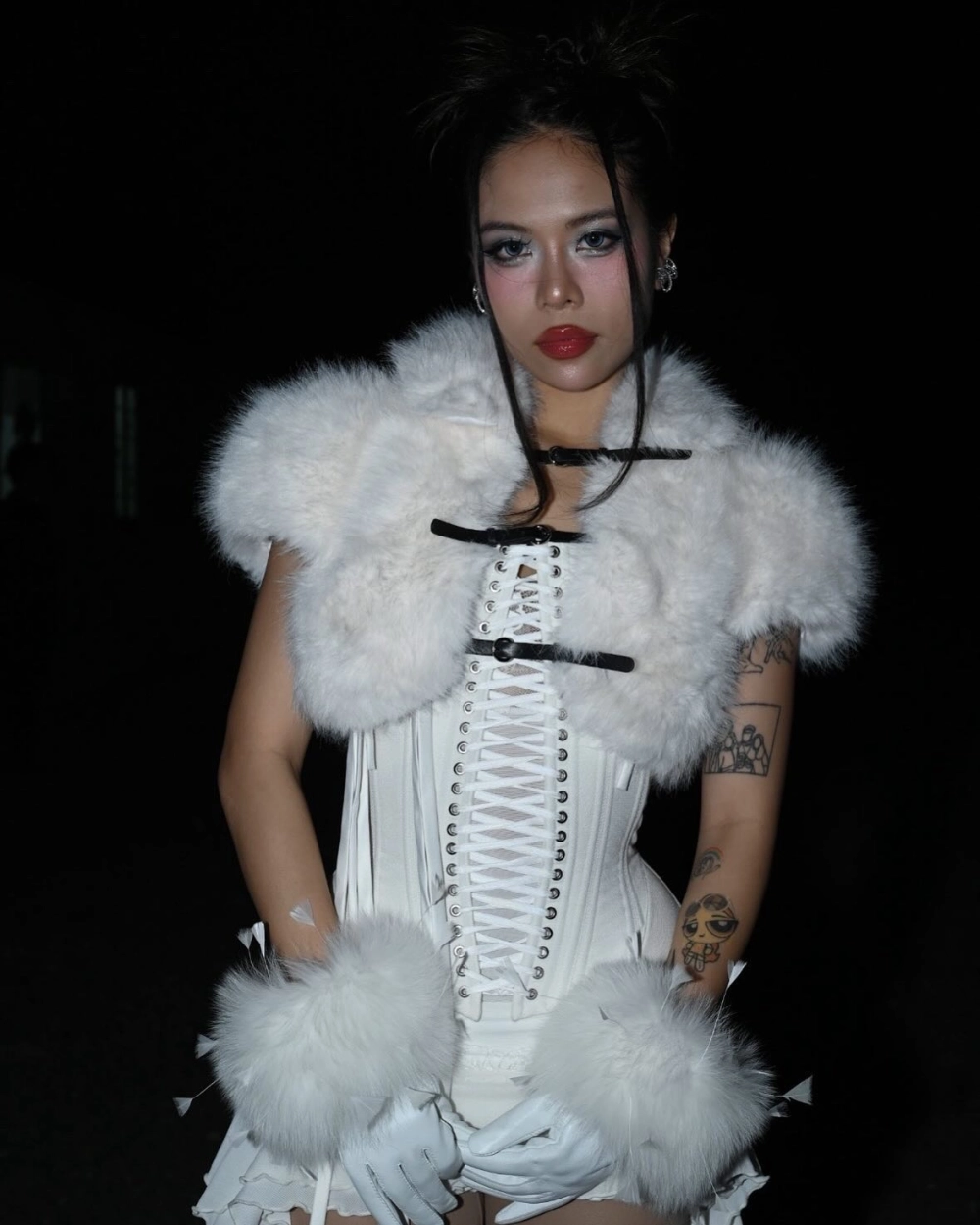 Hình ảnh ấm áp từ bản cover chiếc khăn gió ấm Tlinh