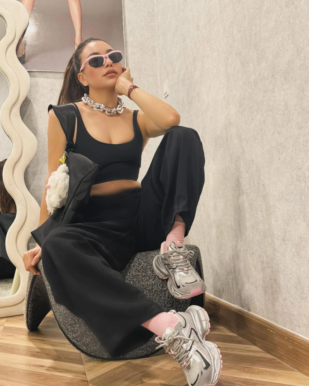 Ảnh đẹp dùng trong nội dung giải thích Trà Ngọc Hằng là ai