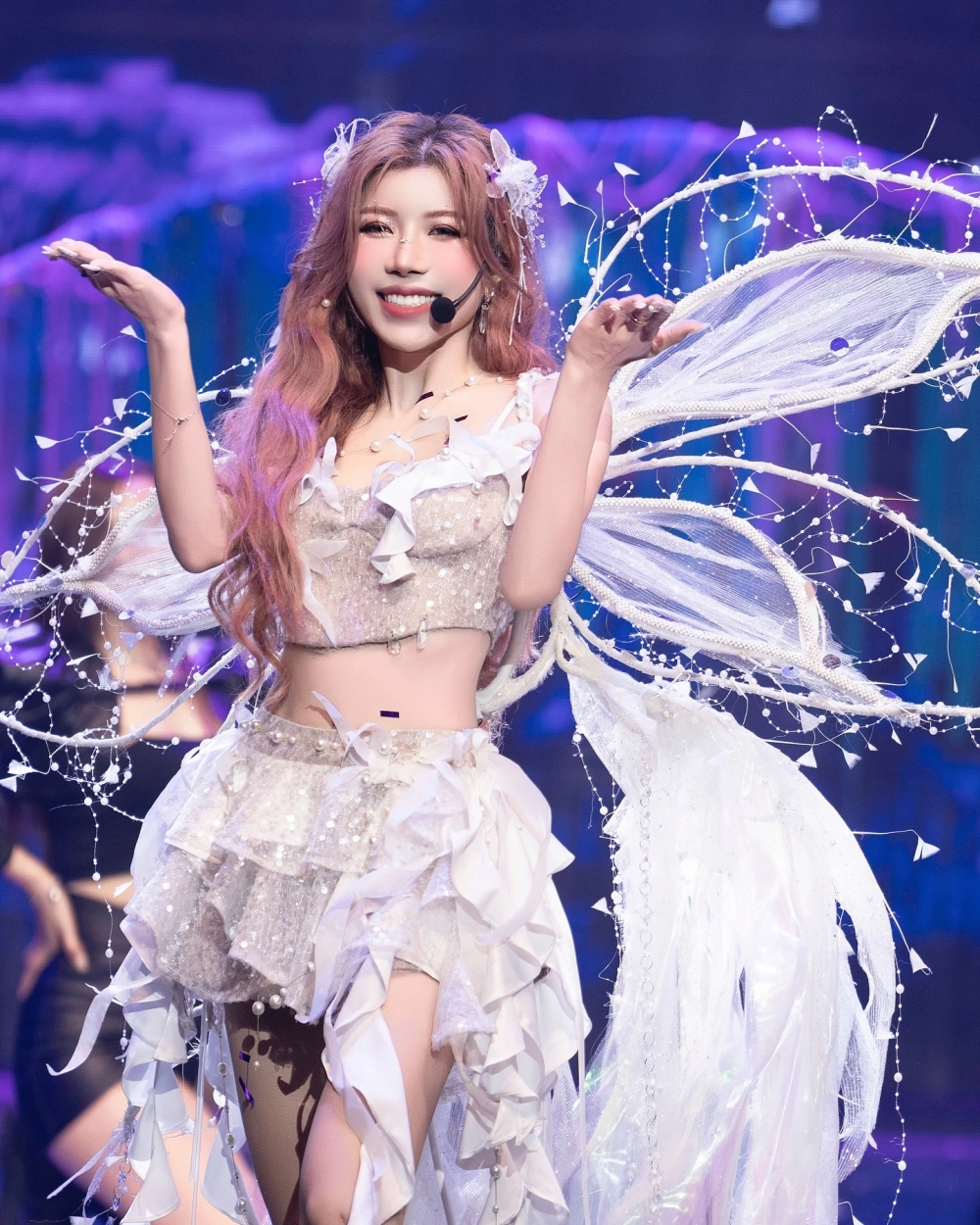 Khung ảnh dễ thương đi cùng barbie Trang Pháp lyrics