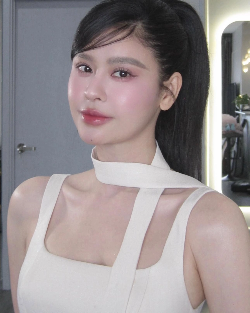 Ánh mắt đượm buồn của Trương Quỳnh Anh đơn côi