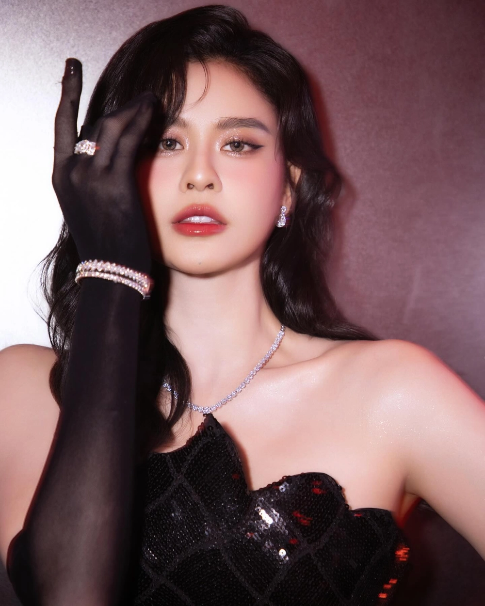 Visual buồn lặng trong MV đơn côi Trương Quỳnh Anh