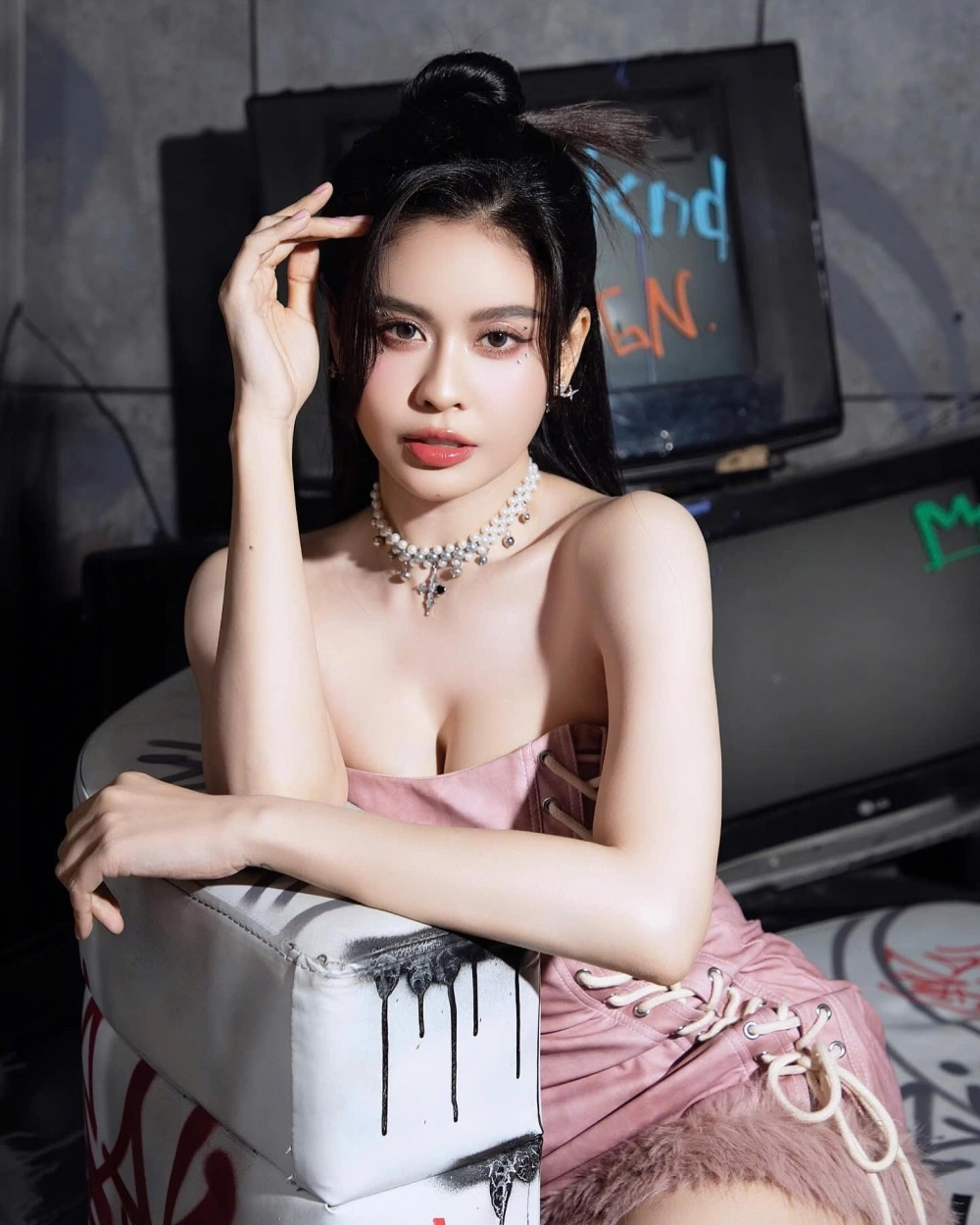 Visual nữ chính đầy cảm xúc trong phim Trương Quỳnh Anh