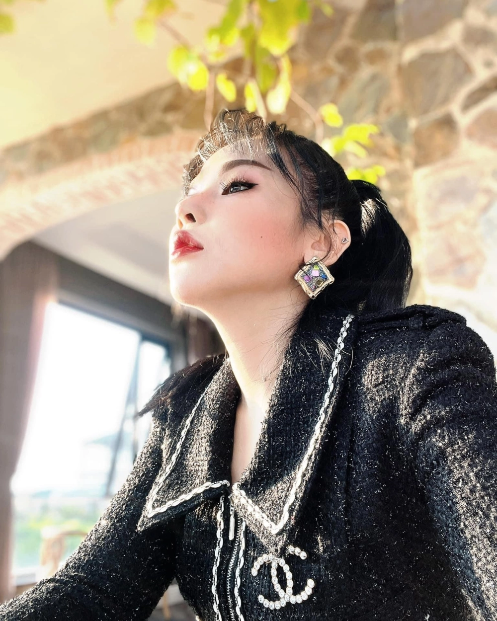 Góc thư giãn như trong MV lời bài hát Trương Thảo Nhi uống trà