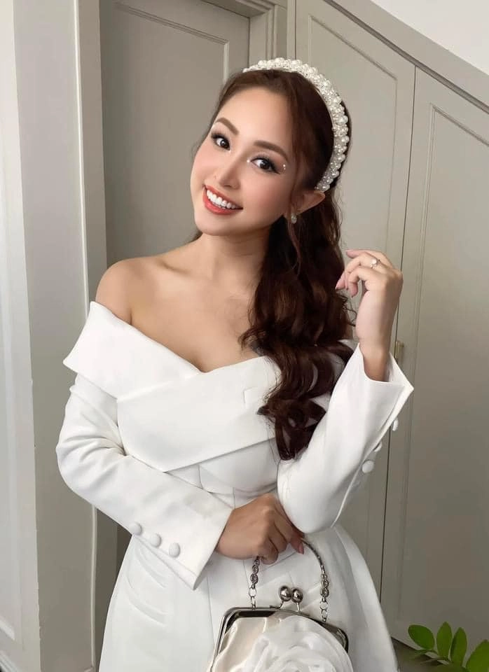 Chân dung rạng rỡ trong tiểu sử Vân Hugo gây chú ý