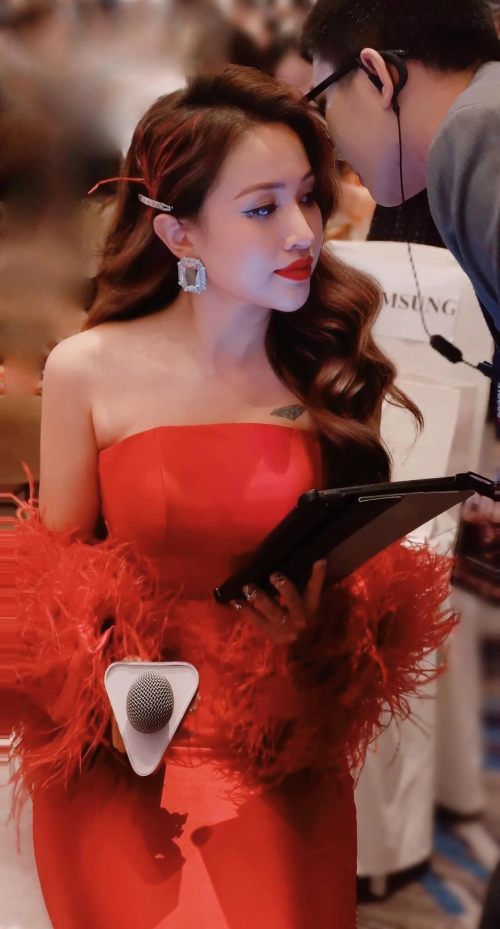 Khoảnh khắc mạnh mẽ giữa tin Vân Hugo bị bệnh