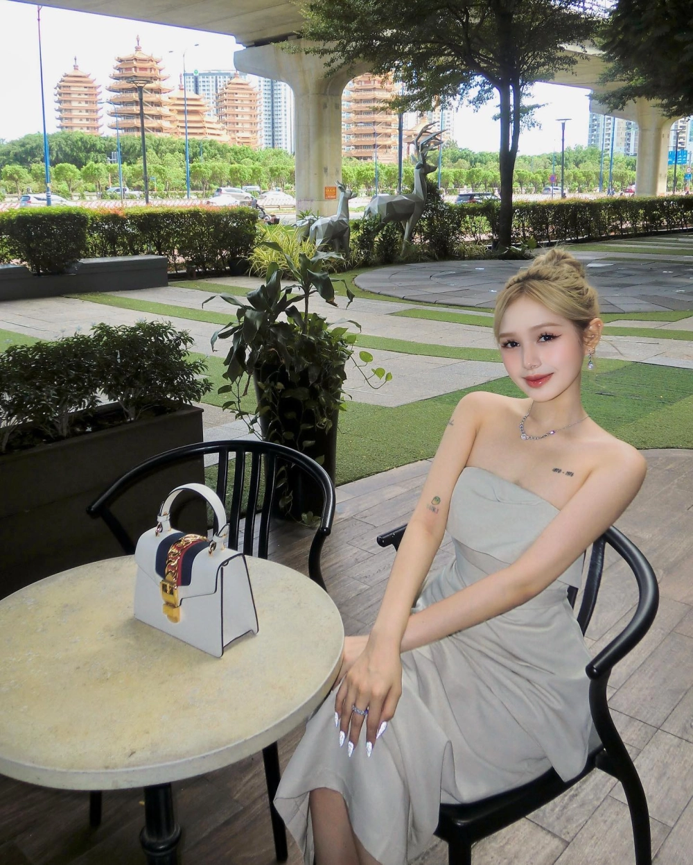 Hình ảnh trích từ vai diễn trong Xoài Non đóng MV