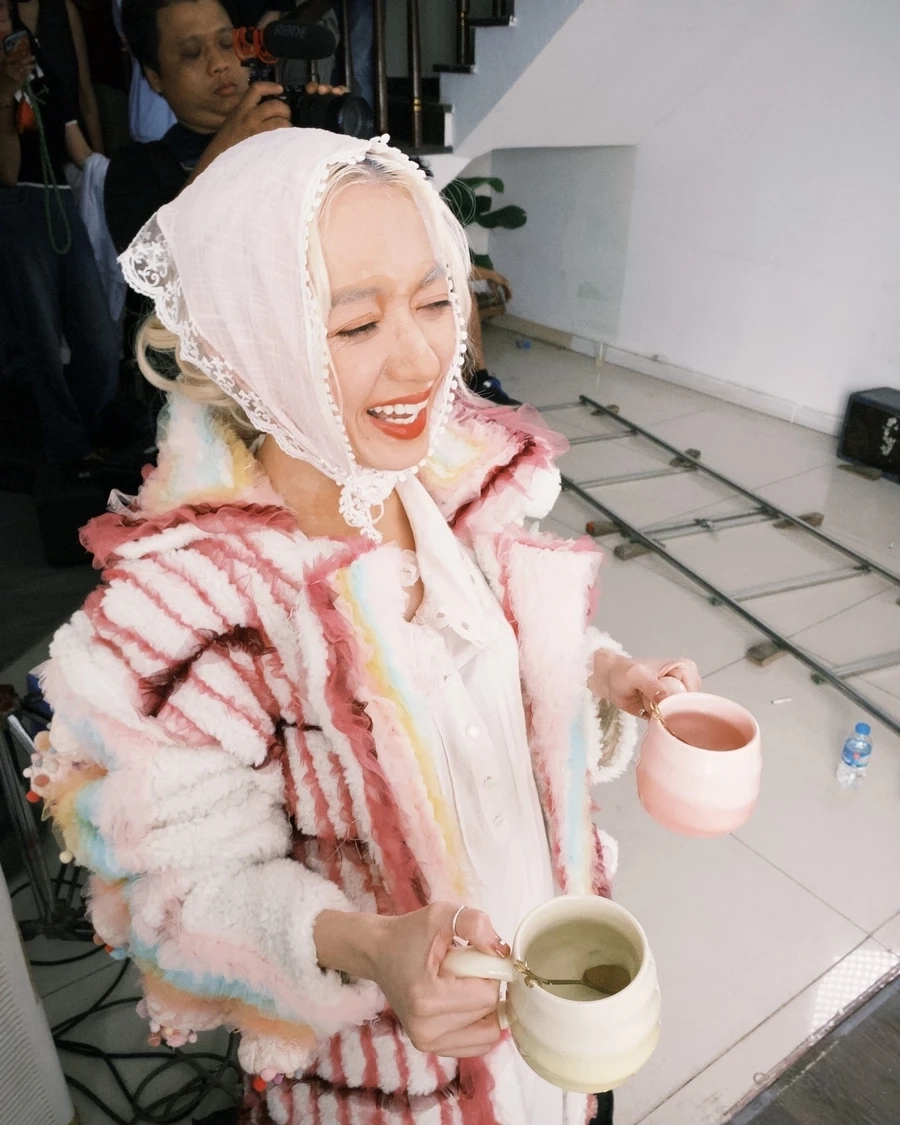 Phong cách nổi bật của chị đẹp Xuân Nghi thu hút khán giả