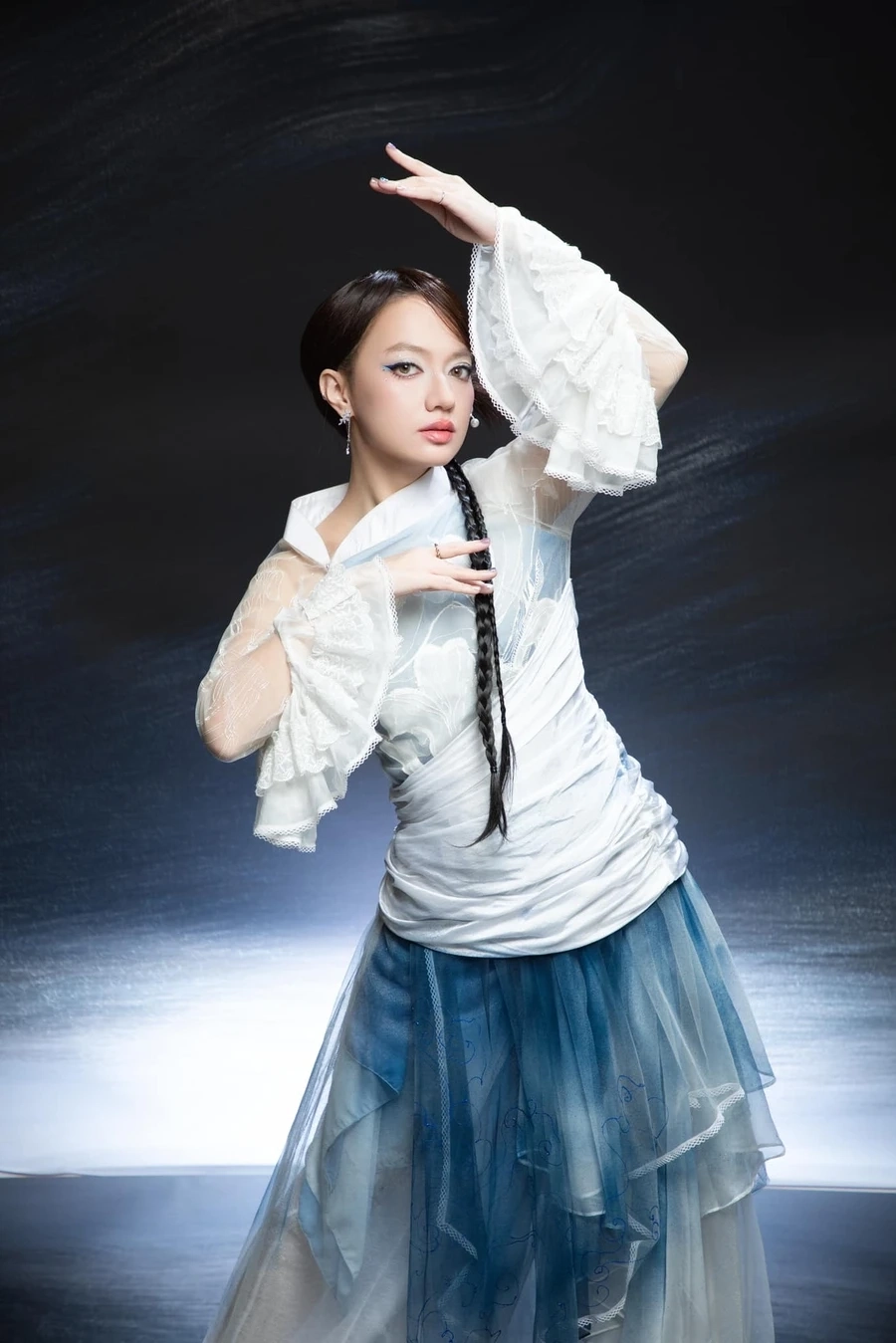 Ảnh mới khiến fan thắc mắc Xuân Nghi sinh năm bao nhiêu