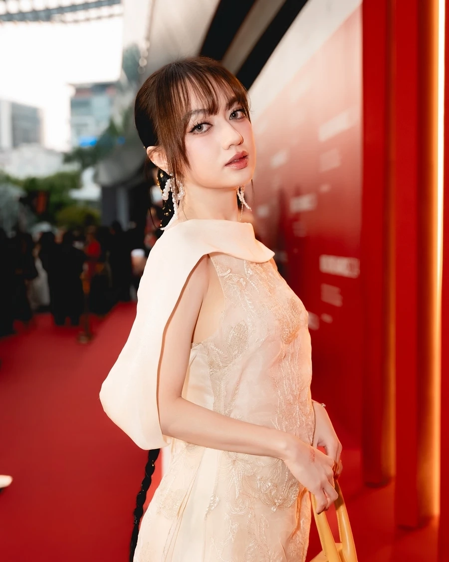 Phong cách trưởng thành và cuốn hút của Xuân Nghi ca sĩv