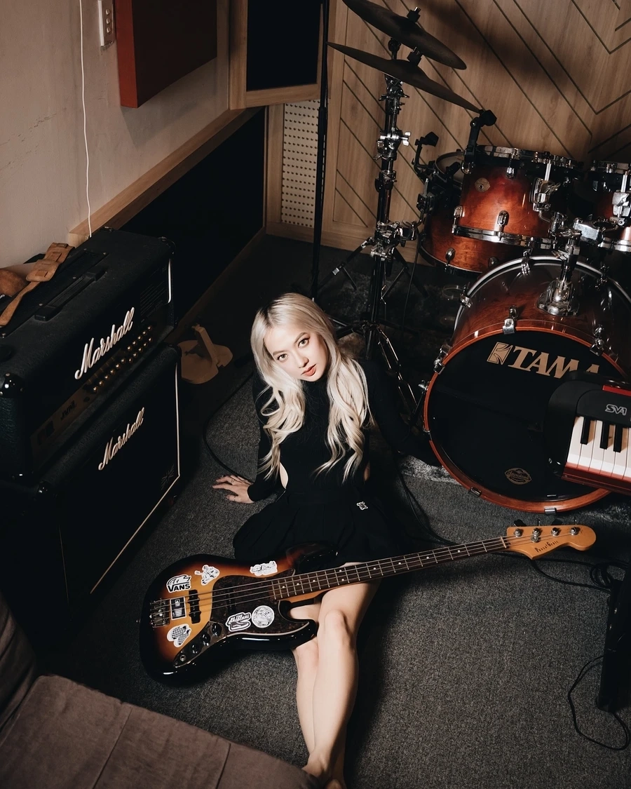 Ảnh hiện đại khiến fan tra cứu ca sĩ Xuân Nghi sinh năm bao nhiêu