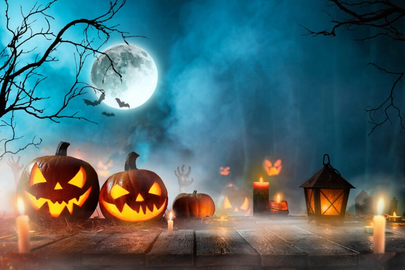 Trang trí Facebook với ảnh bìa Halloween ma mị