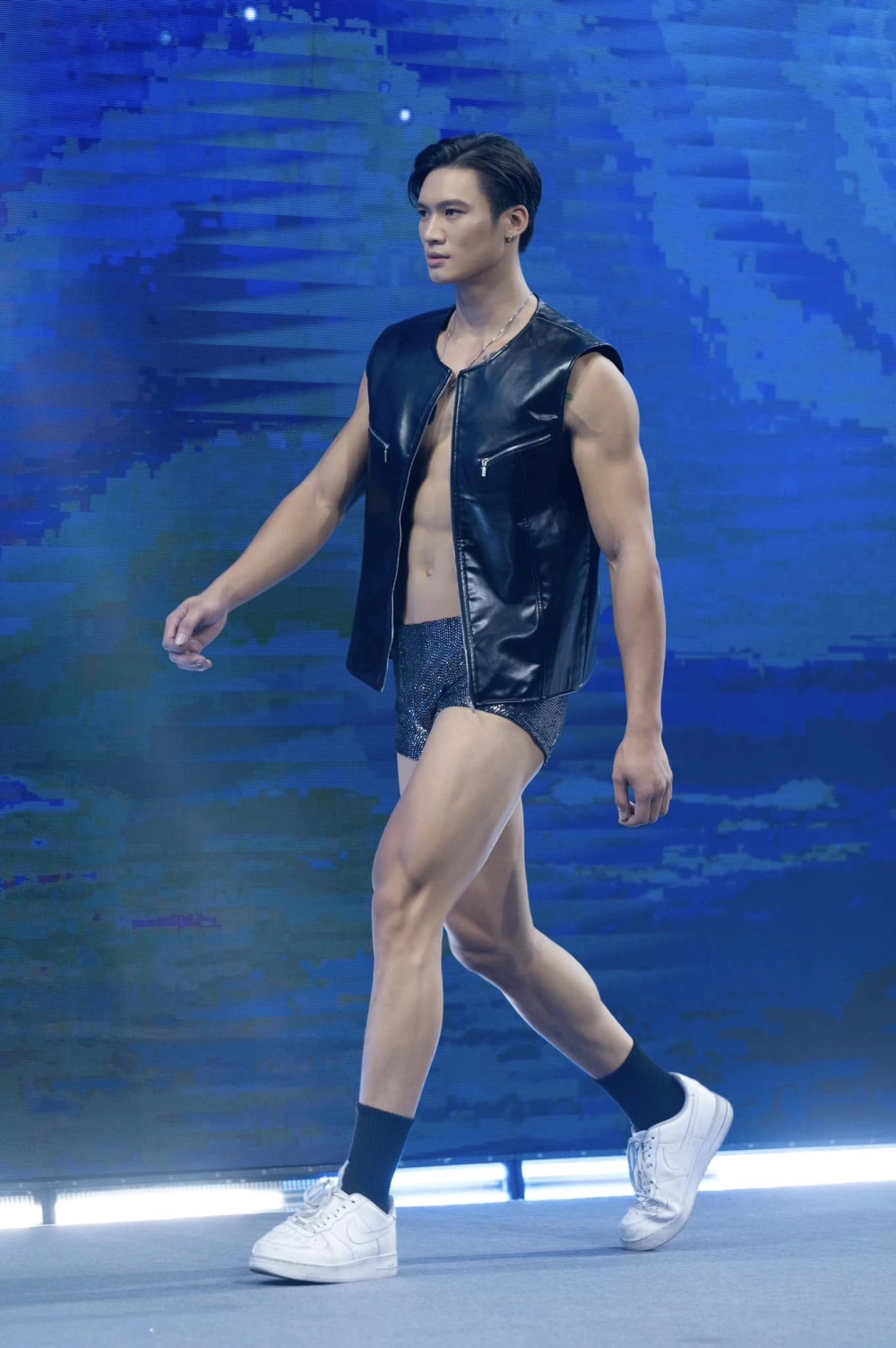 Ngắm vẻ lịch lãm của Nam Vương Doanh nhân Đinh Công Tú hôm nay