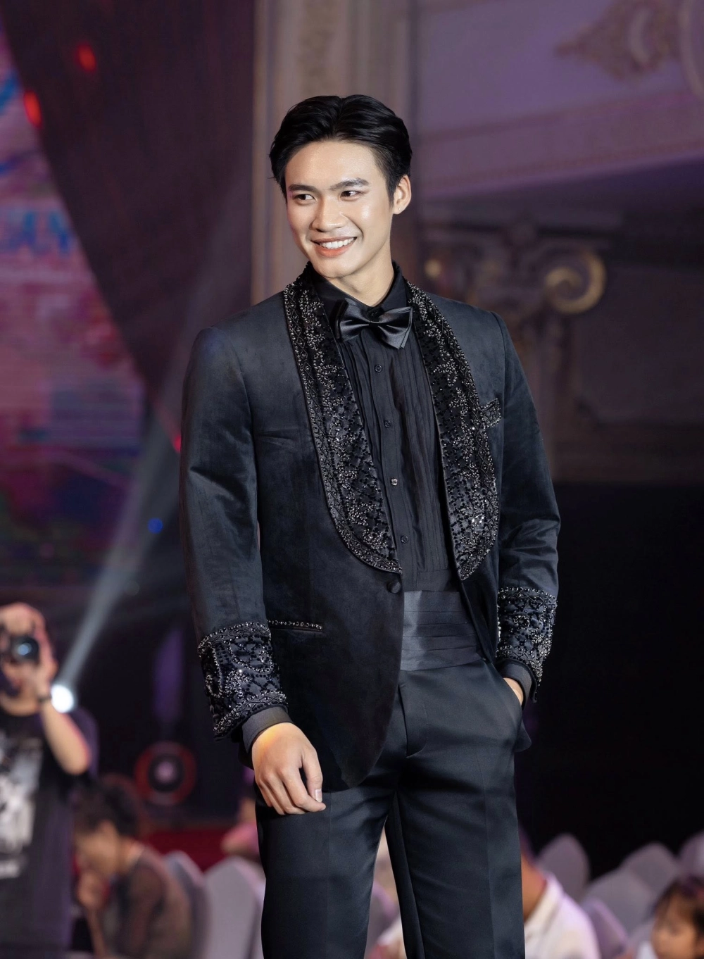 Khám phá hình ảnh mới nhất về Đinh Công Tú trên mạng xã hội