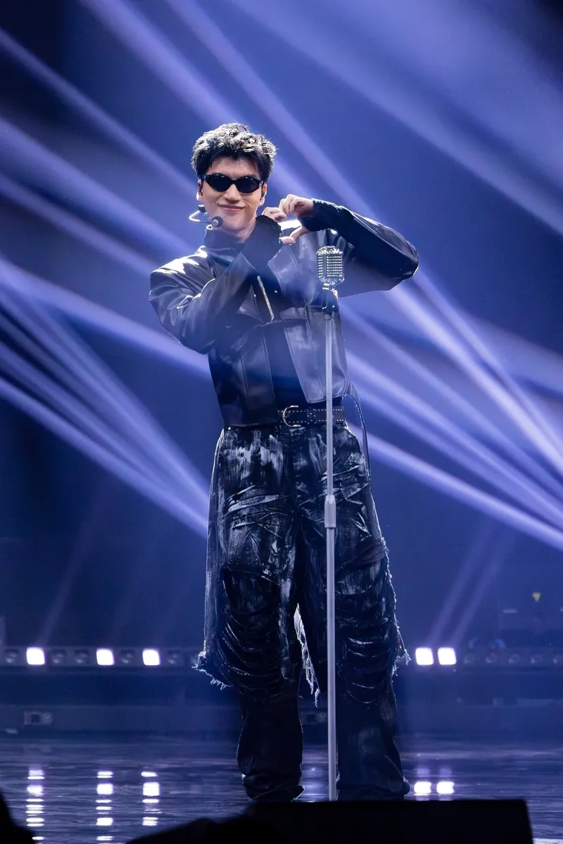 Khám phá Hiếu Thứ Hai học trường nào qua tiểu sử chính thức