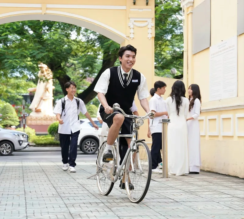 Nghe bản kết hợp Hiếu Thứ Hai và Wxrdie đầy năng lượng