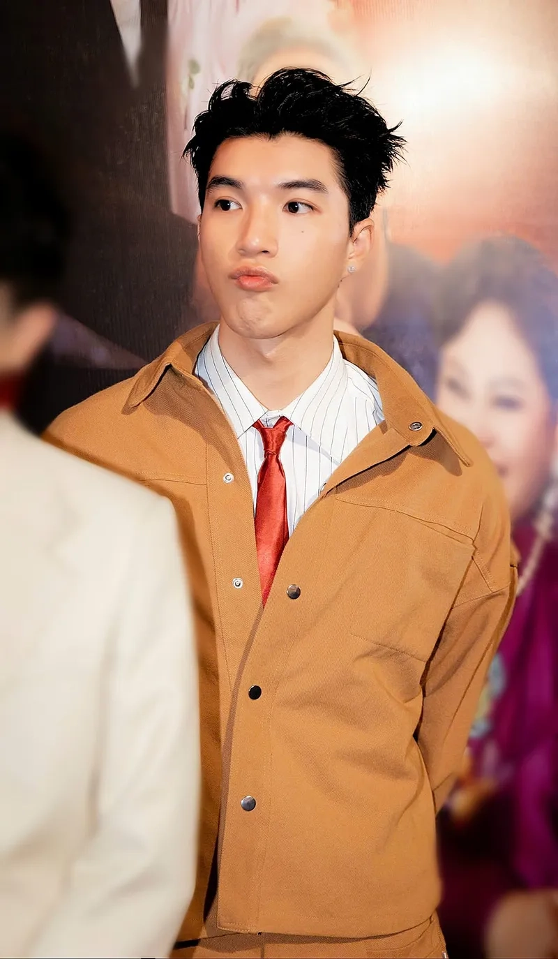  Những bức ảnh ca sĩ Hiếu Thứ hai khiến fan không thể rời mắt 