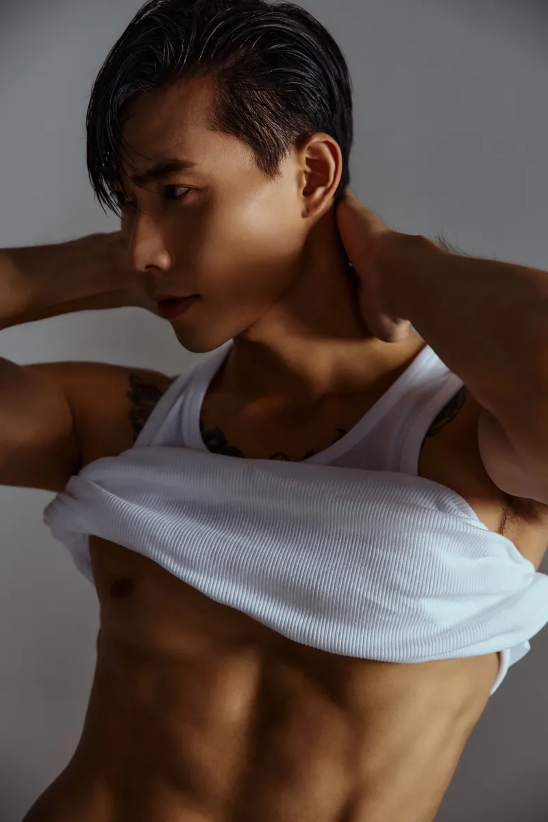 Cập nhật xu hướng thời trang Siêu mẫu Hữu Long 2024