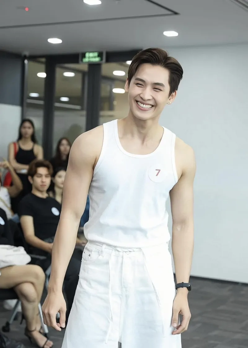 Người mẫu Hàn Quốc nổi tiếng Kang Chul luôn dẫn đầu xu hướng