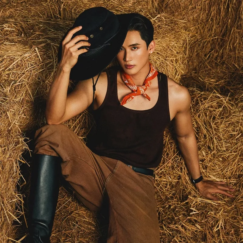 Xem Quần áo người mẫu Kang Chul với phong cách thời thượng