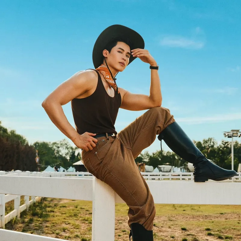 Phong cách thời trang Kang Chul luôn đẳng cấp và tinh tế