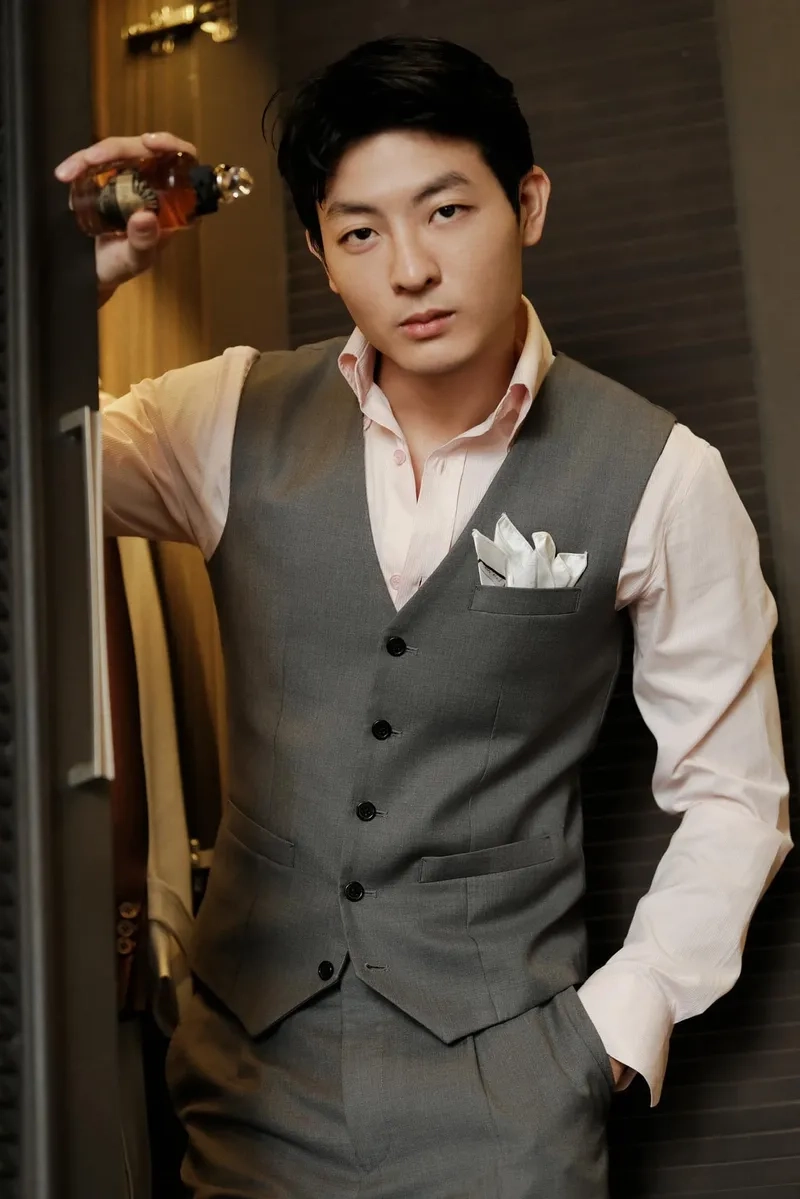 Lưu Cao Phát khoe phong cách thời trang ấn tượng trên Instagram